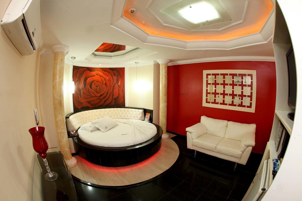Hotel & Motel Le Baron (Adults Only) Porto Ferreira Room photo